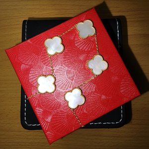 💕SALE 18k Real Gold bracelet with clover charm design in white pearl and gold